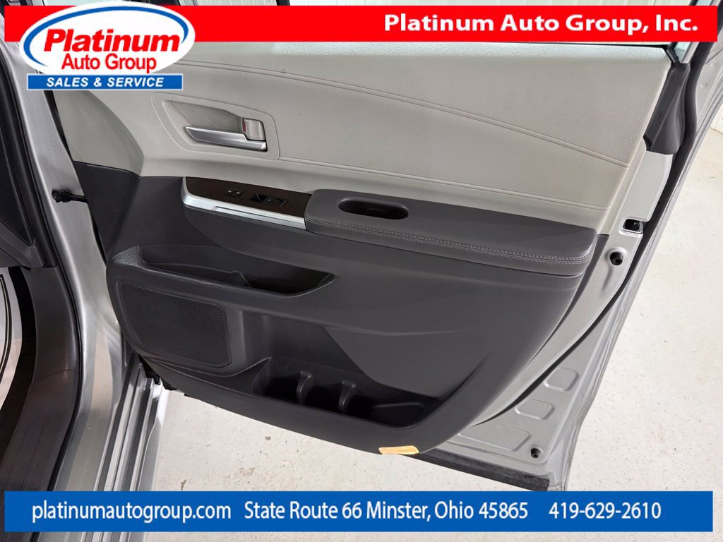 Used 2023 Toyota Sienna XLE AWD/4WD image 47