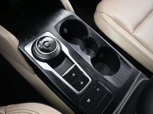 Used 2022 Ford Escape SEL w/ Technology Package FWD image 17