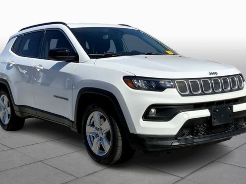 Certified 2022 Jeep Compass Latitude image 2