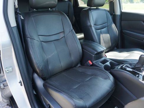 Used 2019 Nissan Rogue SL FWD image 28