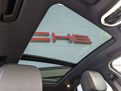 Certified 2026 Porsche Macan AWD/4WD image 27