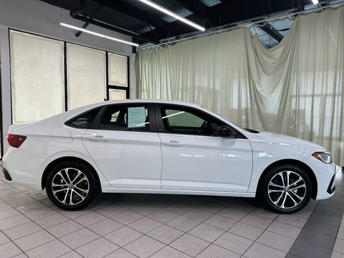 Used 2025 Volkswagen Jetta Sport FWD image 3