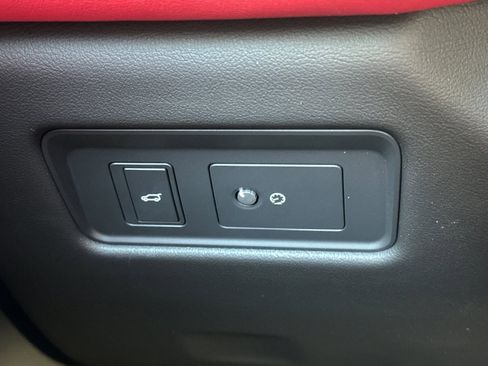 Used 2025 Jaguar F-PACE R-Dynamic S image 32