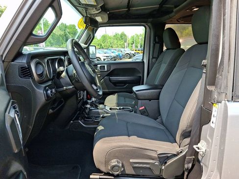 Used 2018 Jeep Wrangler Sport AWD/4WD image 14
