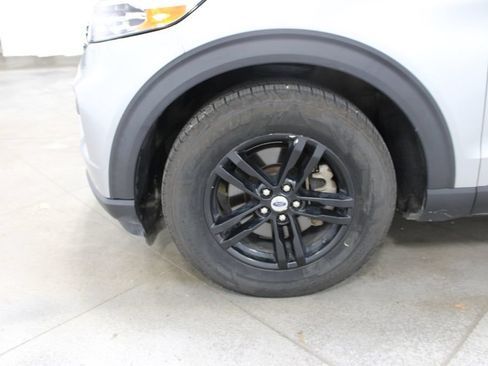 Used 2020 Ford Explorer XLT w/ Comfort Package RWD image 38