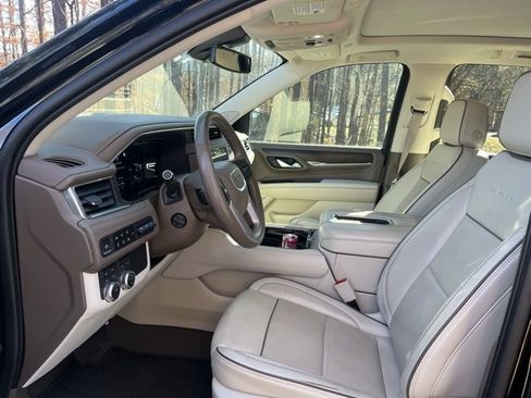 Used 2022 GMC Yukon XL Denali image 5