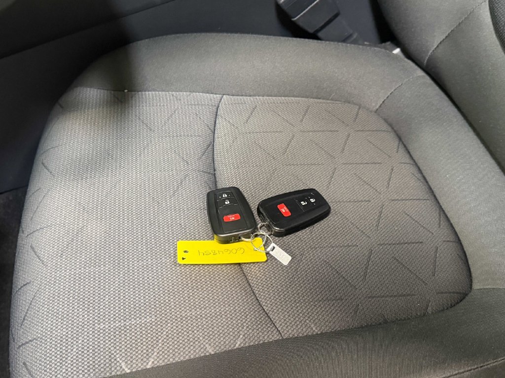 Used 2025 Toyota RAV4 XLE AWD/4WD image 20