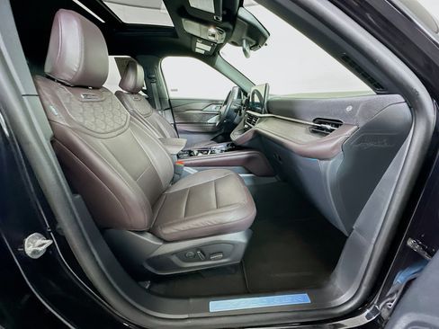 Used 2025 Ford Explorer Platinum w/ LUX Leather Package image 34