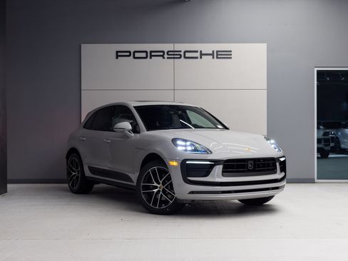 Certified 2026 Porsche Macan AWD/4WD image 9