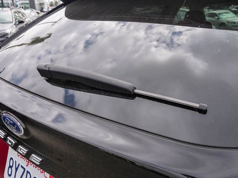 Used 2021 Ford Edge Titanium w/ Equipment Group 301A FWD image 17