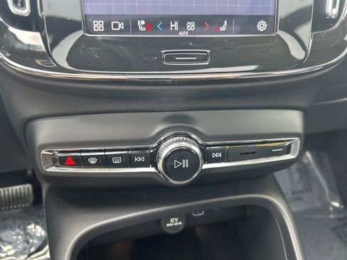 Certified 2025 Volvo XC40 B5 Plus image 25