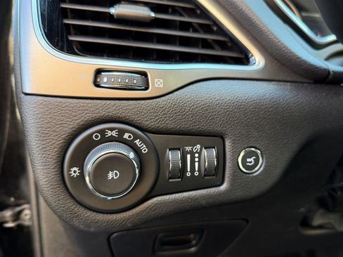 Used 2019 Jeep Cherokee Limited image 20