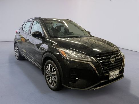 Used 2023 Nissan Kicks SR w/ SR Premium Package image 7