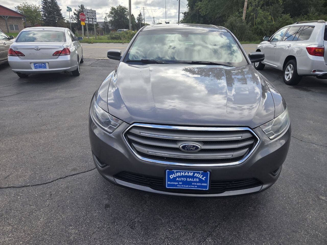 Used 2013 Ford Taurus SE FWD image 9