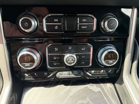 Used 2023 GMC Yukon XL Denali AWD/4WD image 27