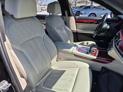 Used 2017 BMW ALPINA B7 xDrive AWD/4WD image 21