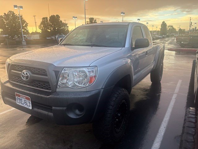 Used 2011 Toyota Tacoma 4x4 Access Cab w/ Convenience Pkg image 2