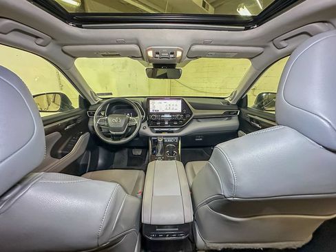 Used 2023 Toyota Highlander Limited AWD/4WD image 28
