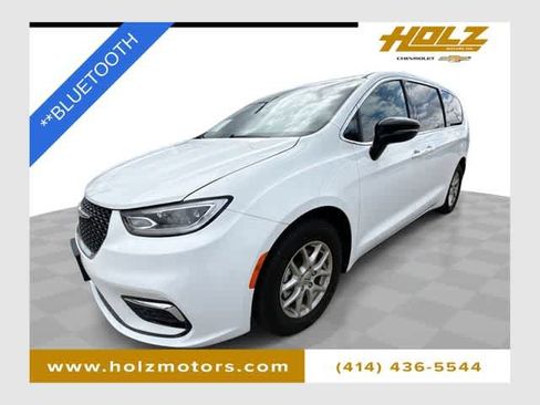 Used 2025 Chrysler Pacifica Select FWD image 1