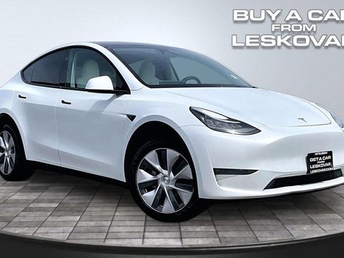 Used 2023 Tesla Model Y Long Range AWD/4WD image 1