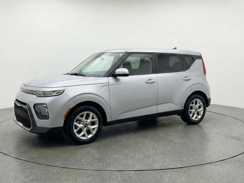 Used 2025 Kia Soul LX w/ LX Technology Package image 3