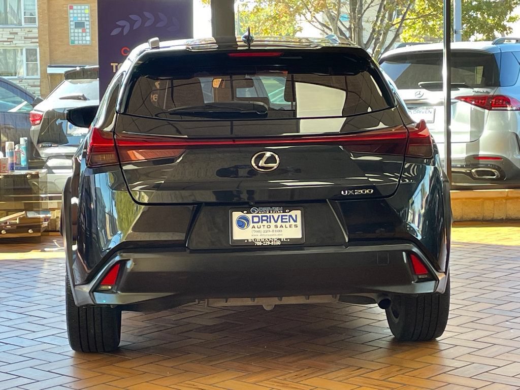 Used 2021 Lexus UX 200 FWD image 9