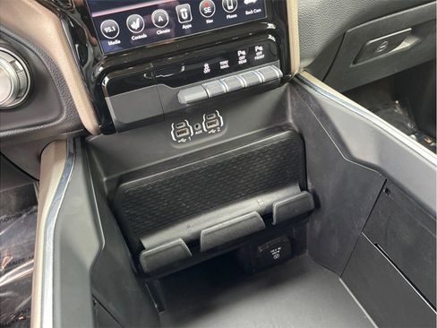 Used 2020 RAM 1500 Laramie AWD/4WD image 43