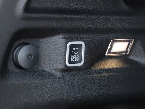 New 2025 Jeep Grand Cherokee L Laredo image 8