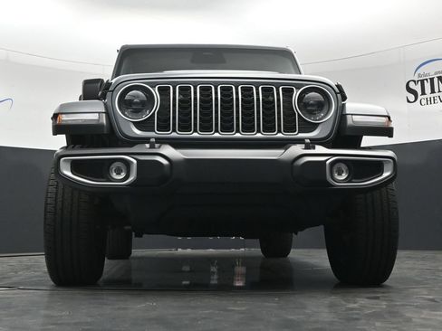 Used 2025 Jeep Wrangler Unlimited Sahara AWD/4WD image 21