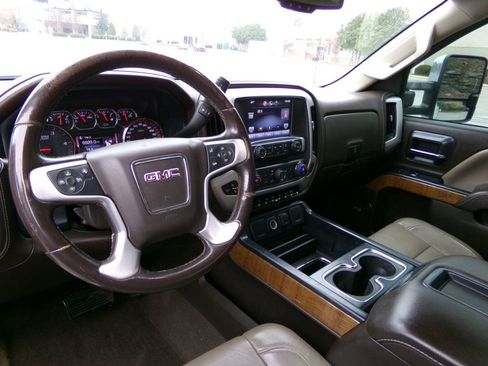 Used 2015 GMC Sierra 2500 SLT w/ Duramax Plus Package image 9