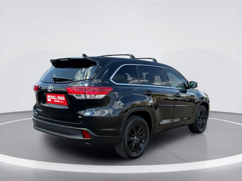 Used 2018 Toyota Highlander SE FWD image 4