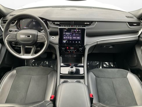 Used 2024 Jeep Grand Cherokee L Altitude image 10