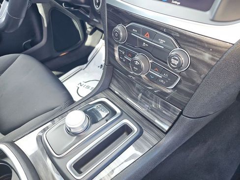 Used 2022 Chrysler 300 Touring image 16