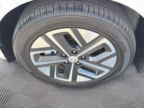 Used 2023 Hyundai Kona Limited FWD image 32
