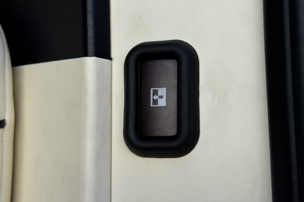 Used 2025 Mercedes-Benz Sprinter 2500 image 42