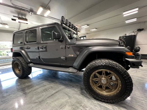 Used 2018 Jeep Wrangler Unlimited Sport S image 17