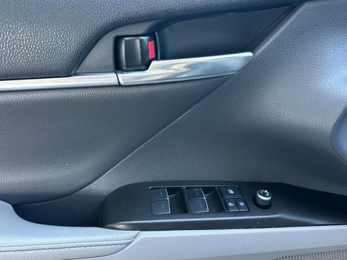 Used 2022 Toyota Camry XSE FWD image 11