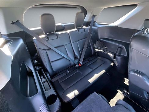 Used 2022 Ford Explorer XLT w/ Equipment Group 202A image 25