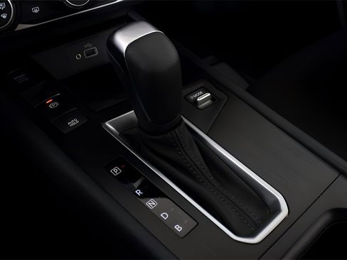 Used 2025 Nissan Kicks S image 28