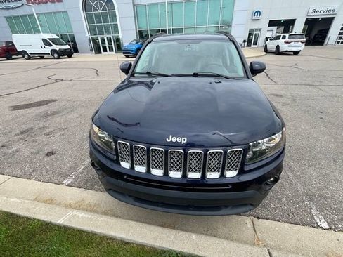 Used 2017 Jeep Compass Latitude FWD image 6