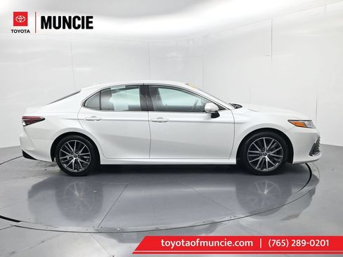 Used 2022 Toyota Camry XLE w/ Cold Weather Package FWD image 1