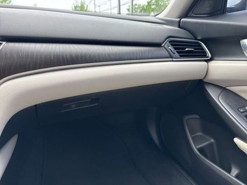 Used 2020 Honda Accord EX image 28
