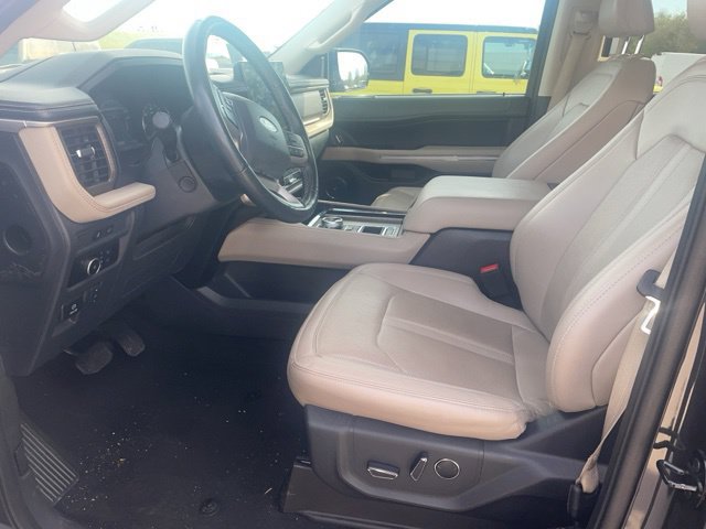 Used 2024 Ford Expedition Limited RWD image 3