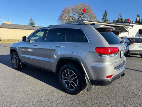 Used 2019 Jeep Grand Cherokee Limited w/ Luxury Group II image 4