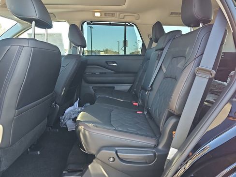 New 2026 Nissan Pathfinder Platinum w/ Accent Package FWD image 19