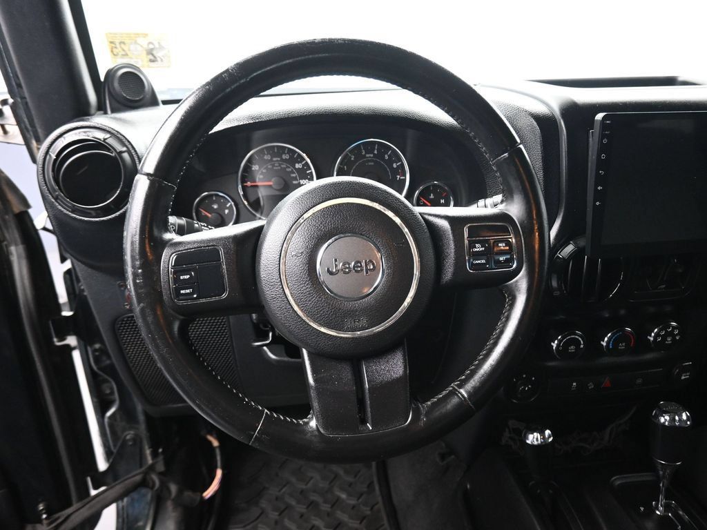 Used 2012 Jeep Wrangler Unlimited Sahara AWD/4WD image 12