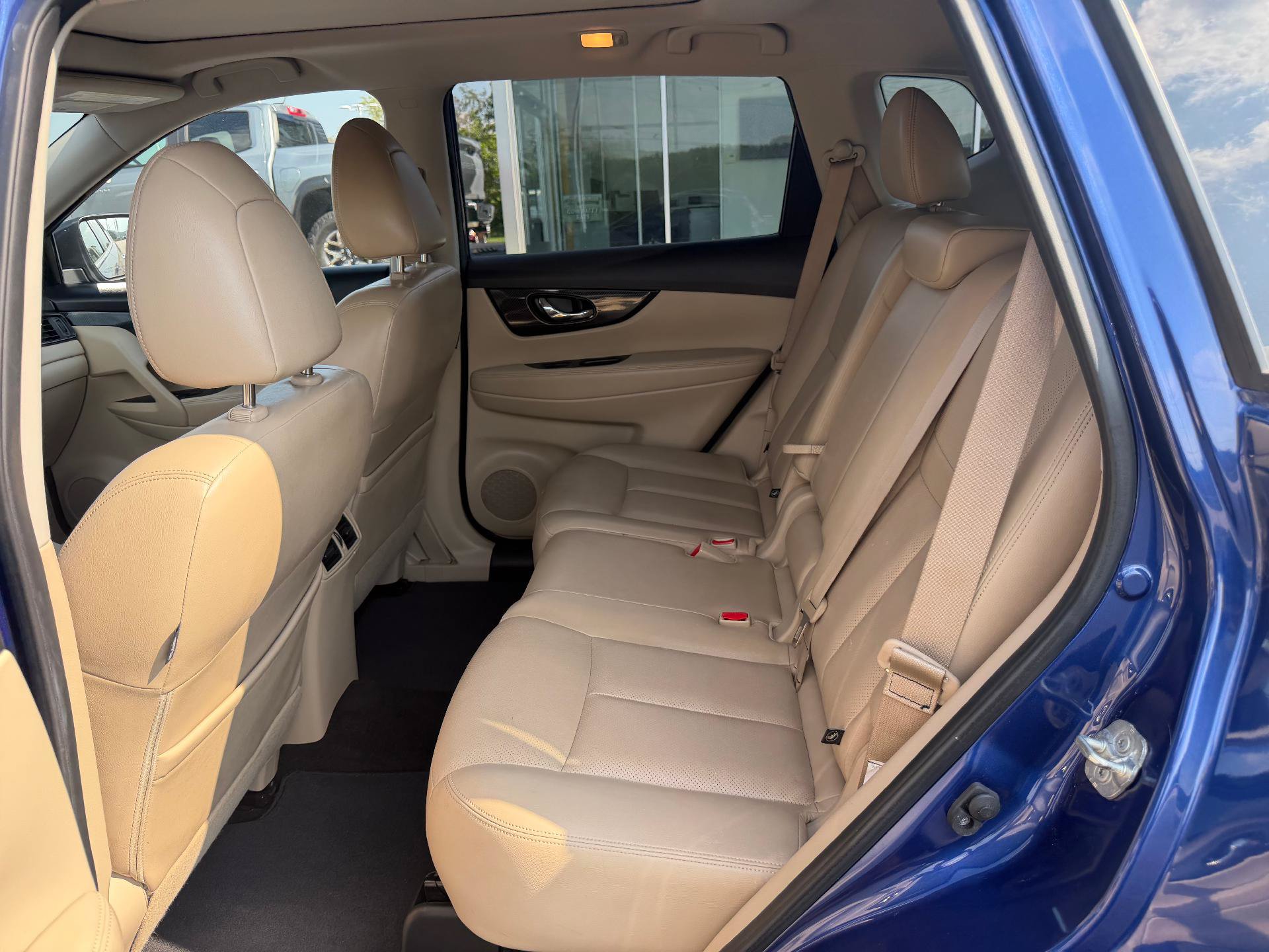 Used 2018 Nissan Rogue SL w/ Premium Package AWD/4WD image 19