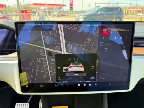 Used 2022 Tesla Model X image 13