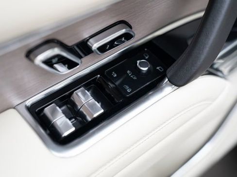 Used 2023 Land Rover Range Rover Long Wheelbase First Edition image 54