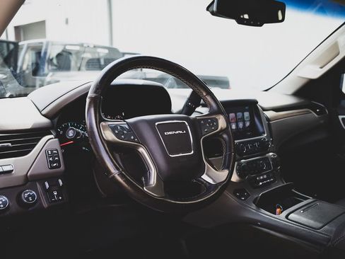 Used 2019 GMC Yukon Denali w/ Denali Ultimate Package image 2